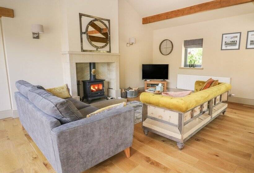 The Old Shippon Mews