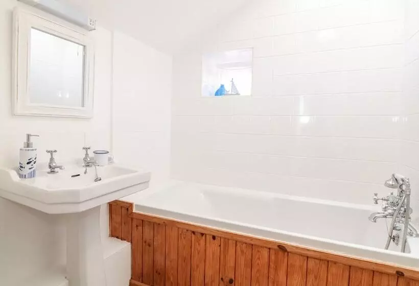Tops L Cottage