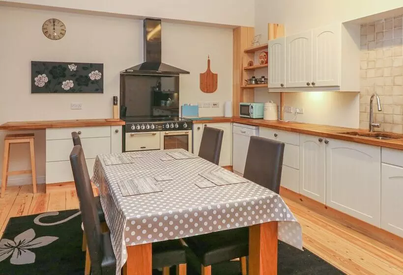 Wye Apartment, Litton Mill