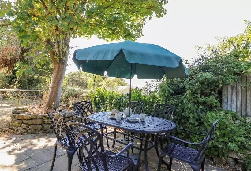Mimosa Cottage