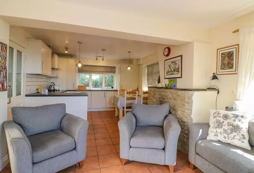 Mimosa Cottage