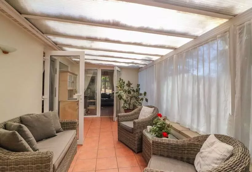 Mimosa Cottage