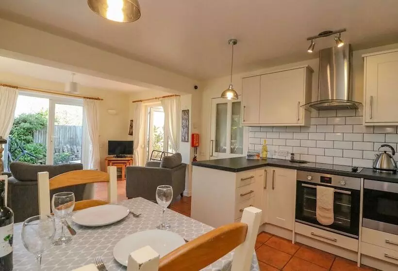 Mimosa Cottage