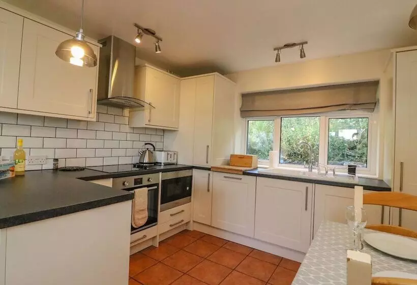 Mimosa Cottage
