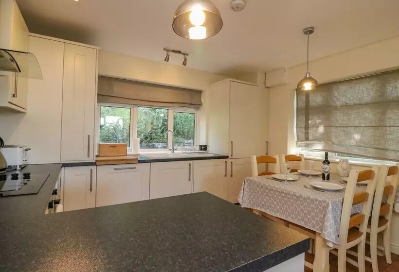 Mimosa Cottage