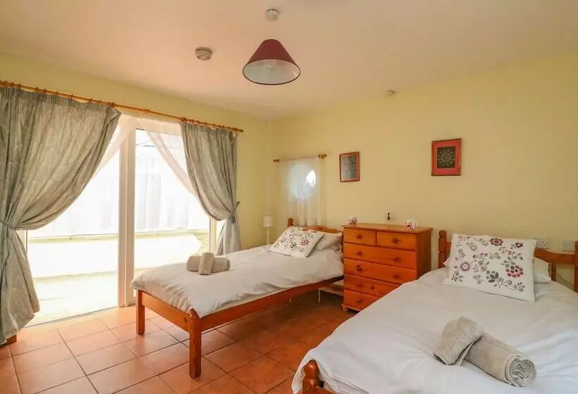 Mimosa Cottage