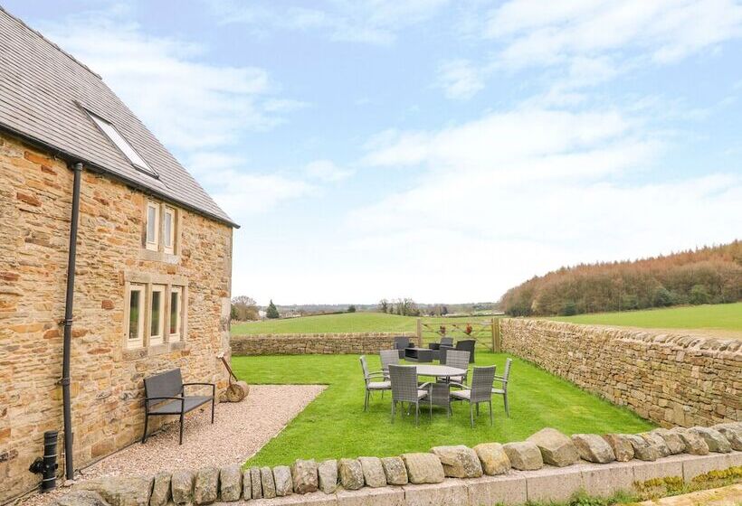 Woodthorpe Cruck Cottage