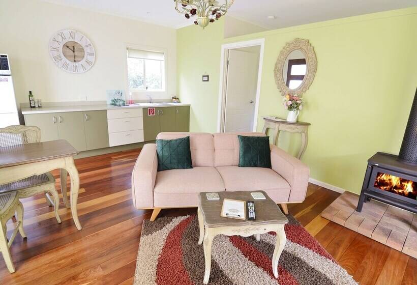 Apple Tree Cottage & Studio