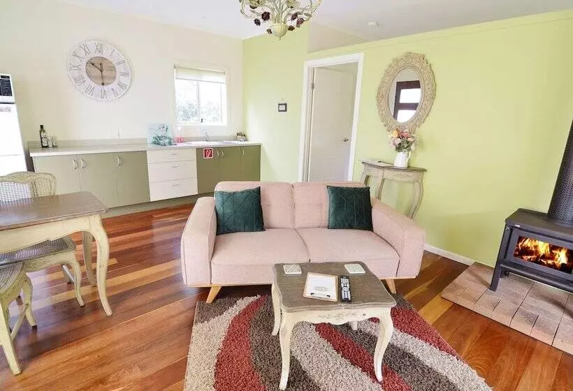Apple Tree Cottage & Studio