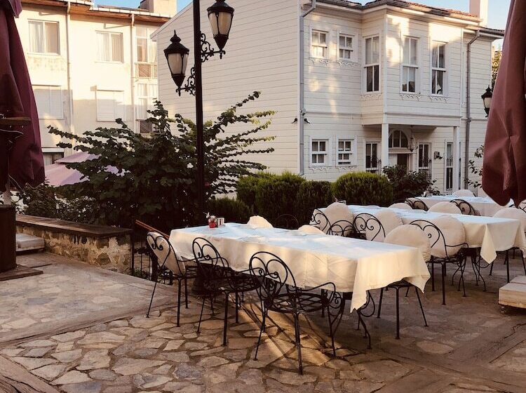 Hotel Calikusu Tarihi Besevler