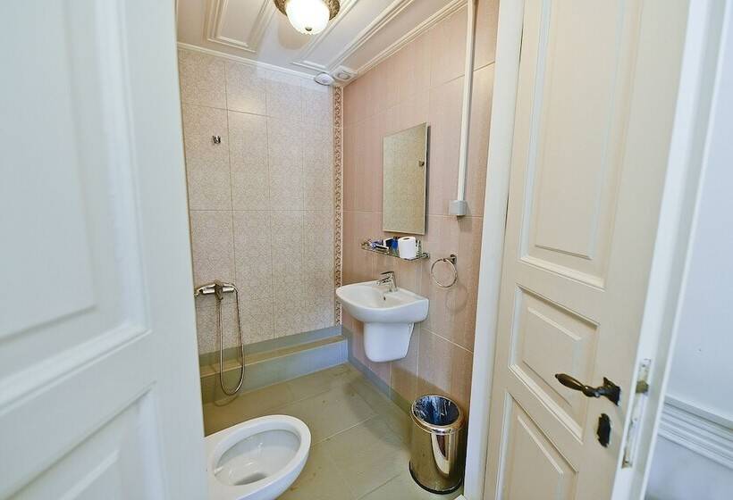 Hotel Calikusu Tarihi Besevler