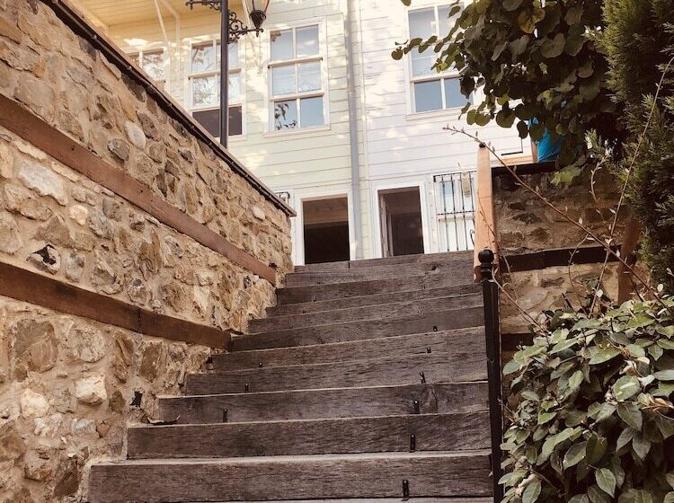 Hotel Calikusu Tarihi Besevler