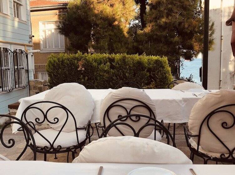 Hotel Calikusu Tarihi Besevler