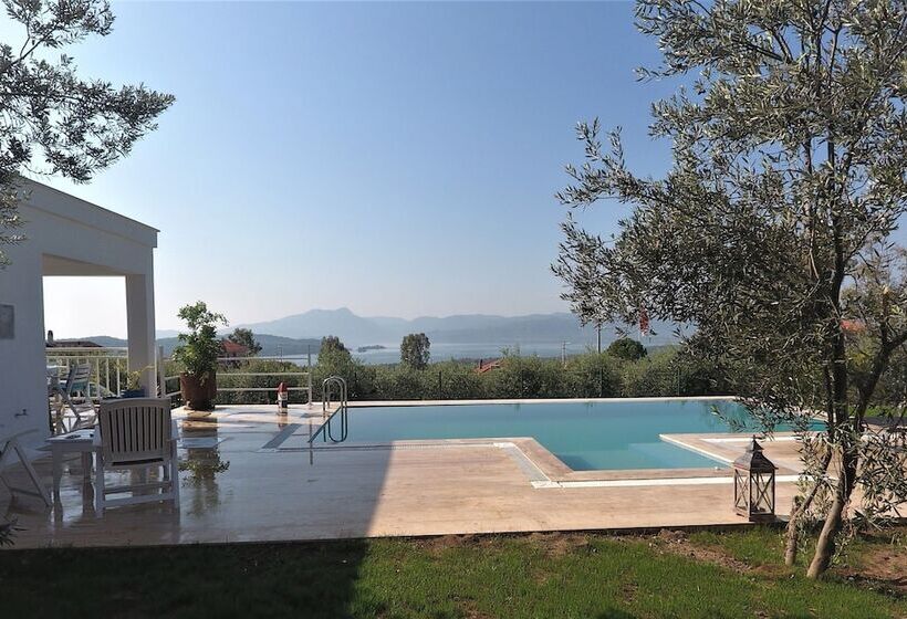 בית מלון כפרי Calypso Lakeview Villas