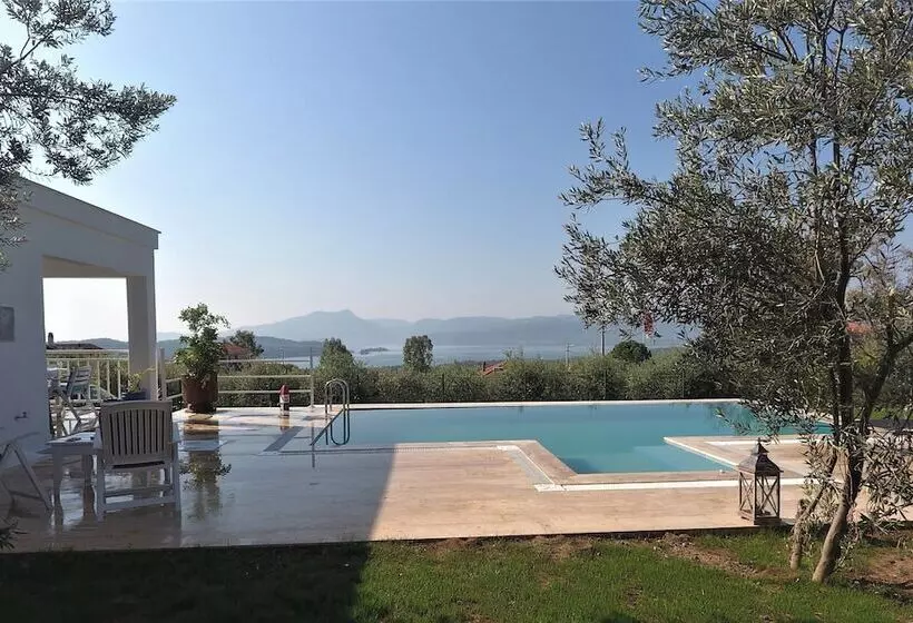 Hotelli Calypso Lakeview Villas