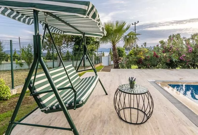 Hotelli Calypso Lakeview Villas