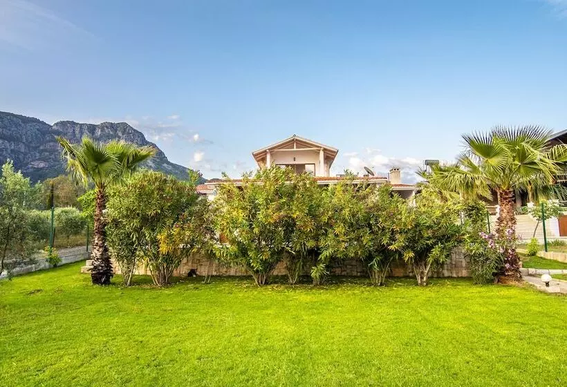 Hotelli Calypso Lakeview Villas