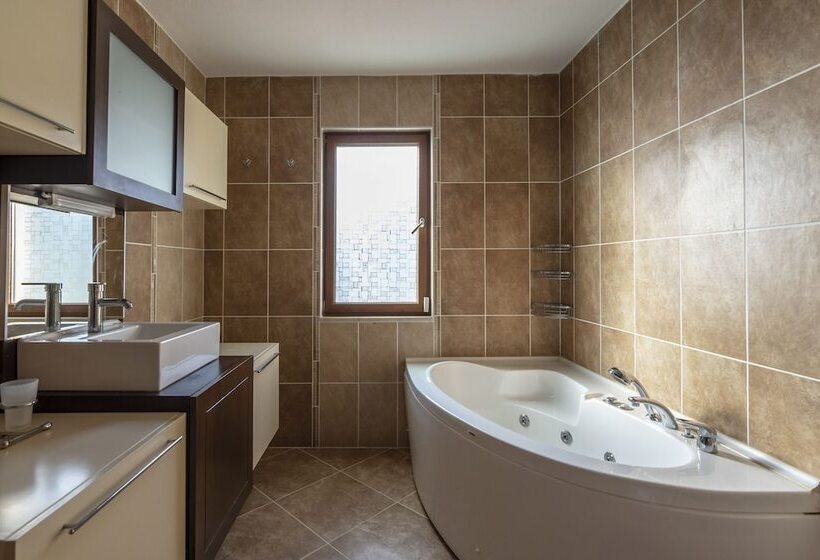 בית מלון כפרי Calypso Lakeview Villas