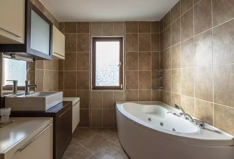 Hotelli Calypso Lakeview Villas