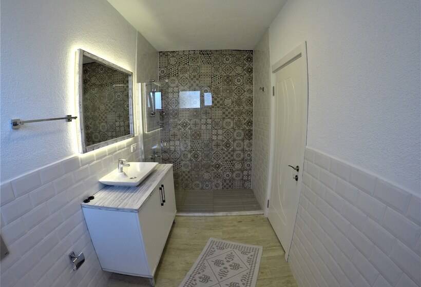 בית מלון כפרי Calypso Lakeview Villas