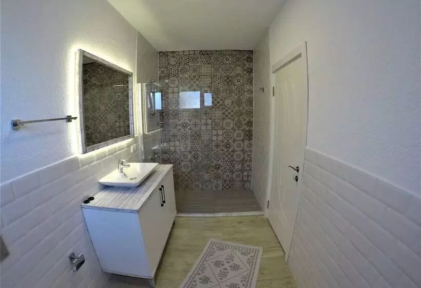 Hotelli Calypso Lakeview Villas