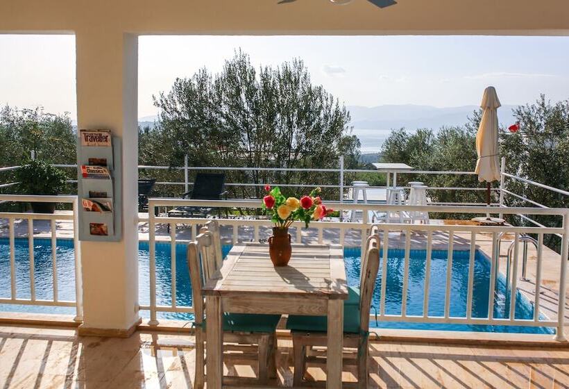 בית מלון כפרי Calypso Lakeview Villas