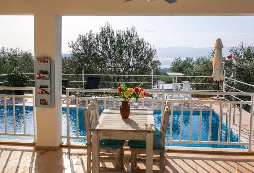 Hotelli Calypso Lakeview Villas