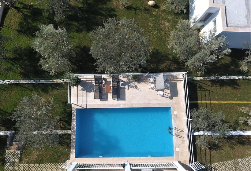 בית מלון כפרי Calypso Lakeview Villas