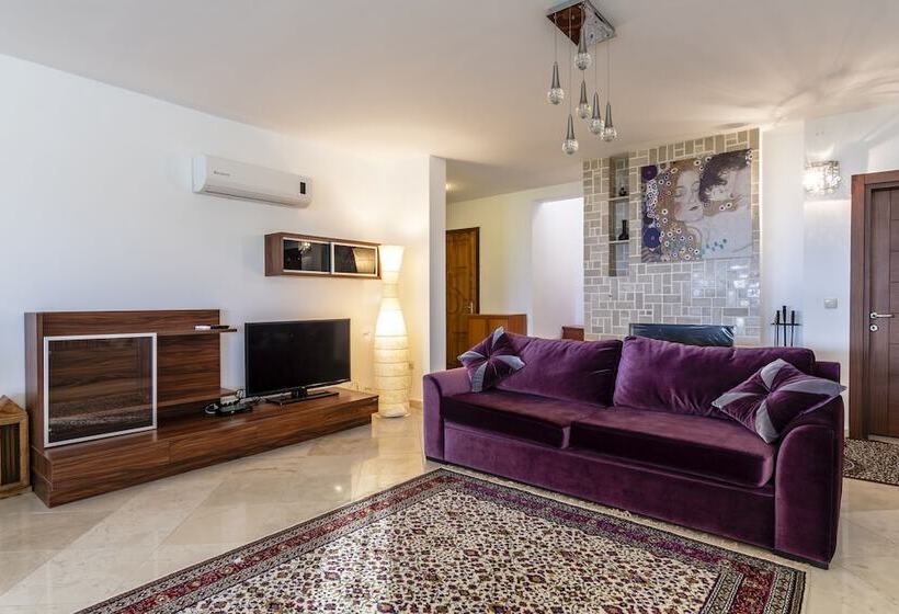 בית מלון כפרי Calypso Lakeview Villas