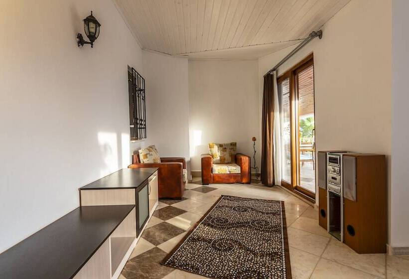 בית מלון כפרי Calypso Lakeview Villas