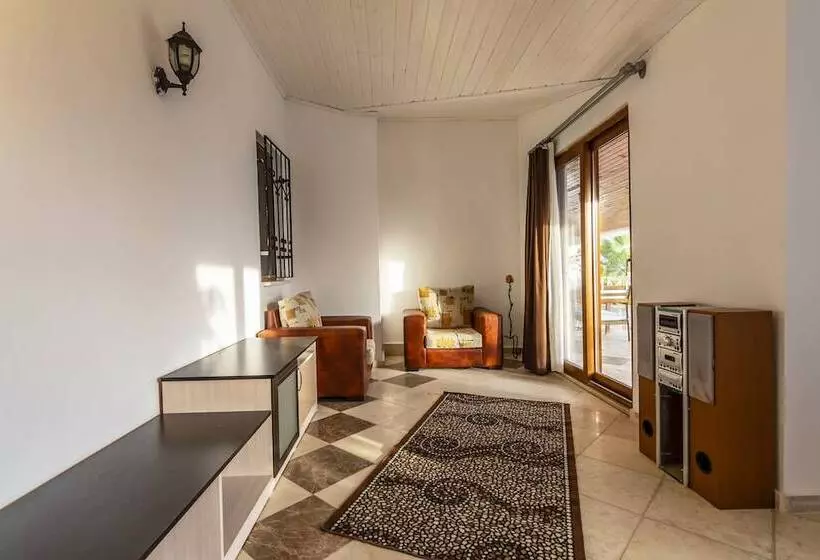 Hotelli Calypso Lakeview Villas