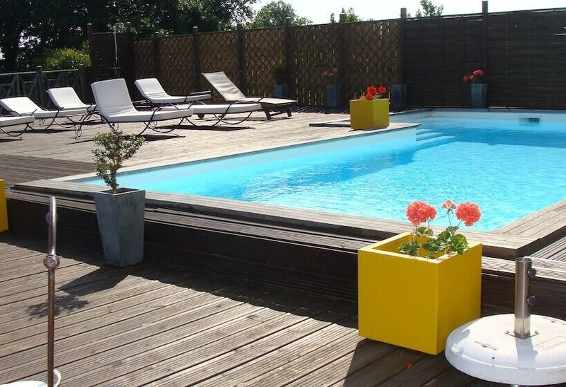 فندق Château Isabeau De Naujan