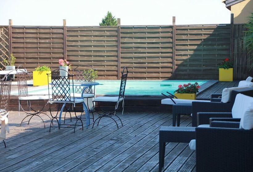 فندق Château Isabeau De Naujan