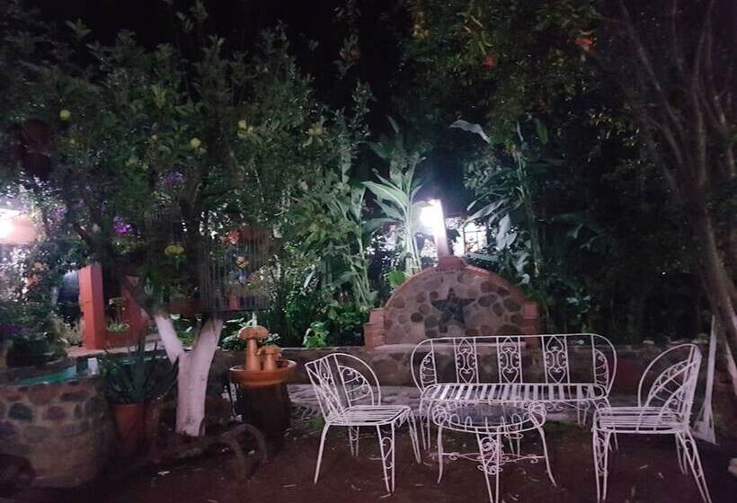 فندق Estrella De Huasca