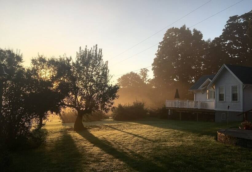 Mallard Cottage   Pet Friendly