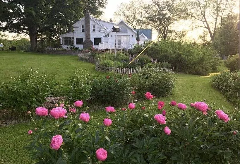 Mallard Cottage   Pet Friendly