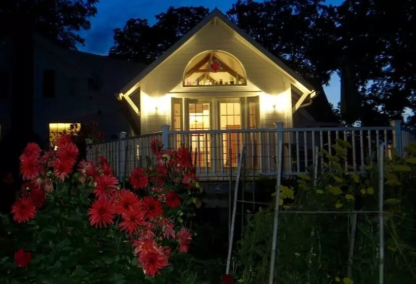 Mallard Cottage   Pet Friendly