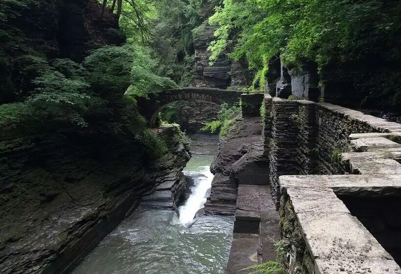 Mallard Cottage   Pet Friendly