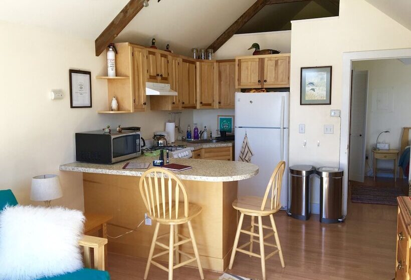 Mallard Cottage   Pet Friendly