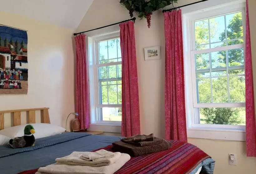 Mallard Cottage   Pet Friendly