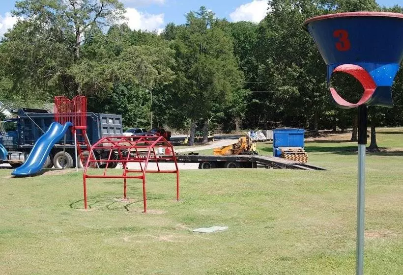 モーテル The Golf Inn At Qc Resort And Rv