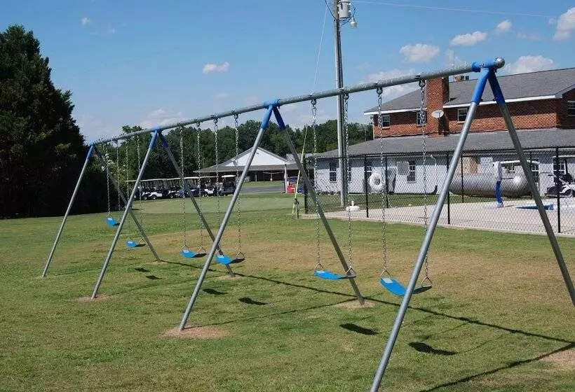 モーテル The Golf Inn At Qc Resort And Rv