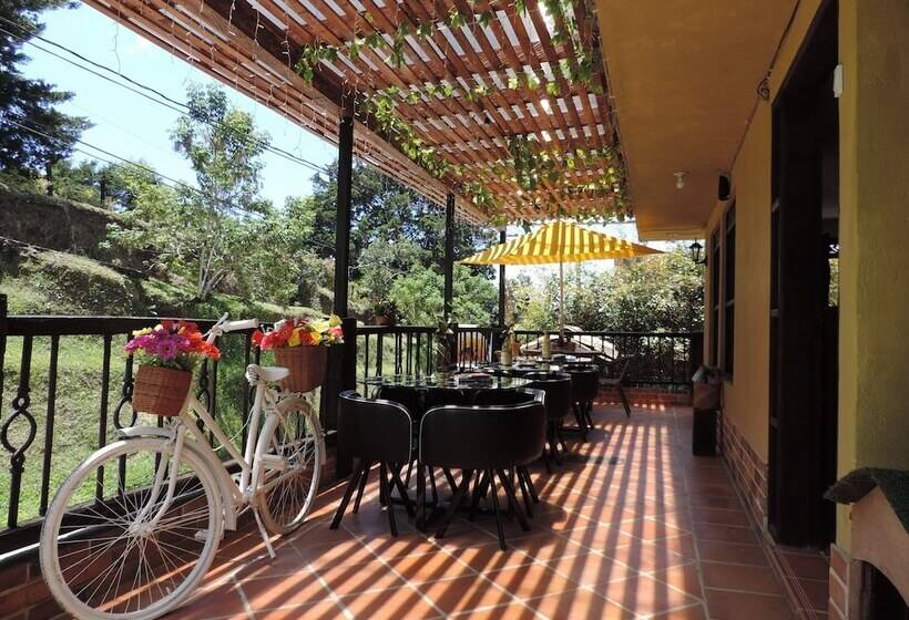 هاستل Oak Tree House