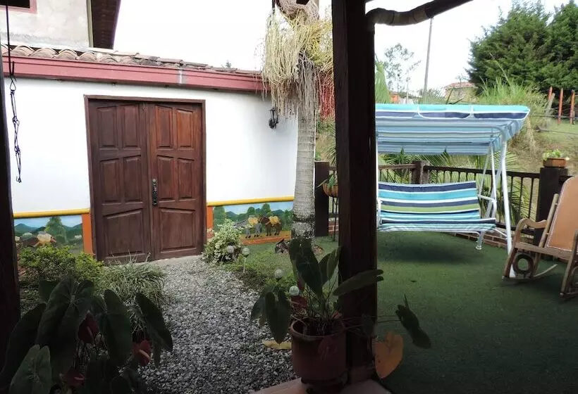 ユースホステル Oak Tree House