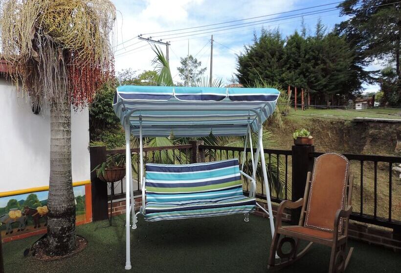 هاستل Oak Tree House