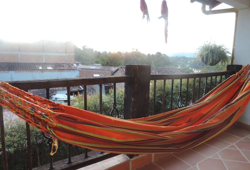 هاستل Oak Tree House