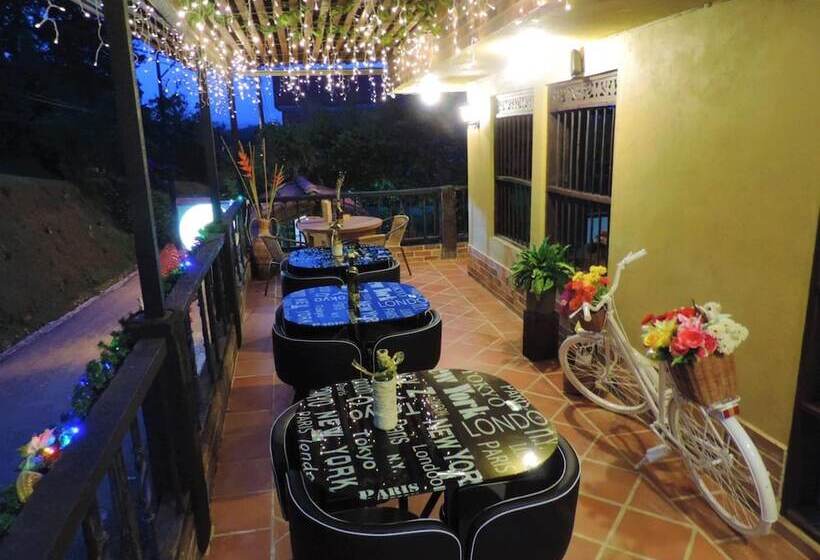 هاستل Oak Tree House