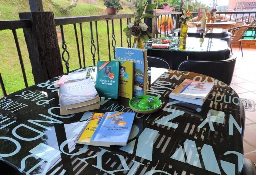 هاستل Oak Tree House