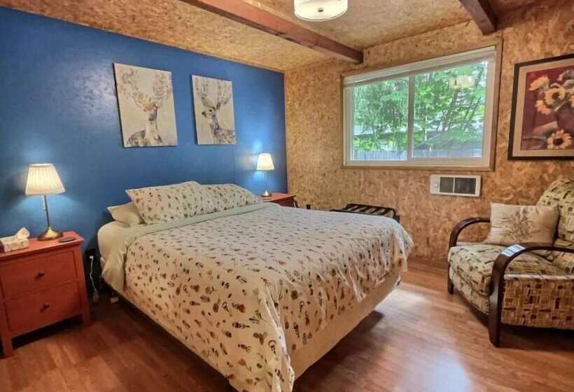 Papa`s Packwood Cabin