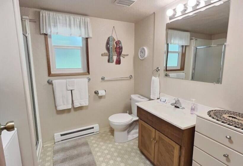 Papa`s Packwood Cabin